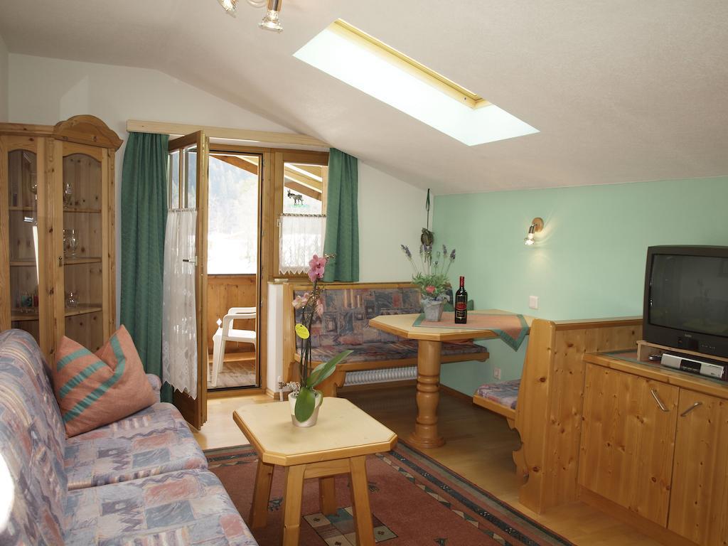 Urblhof Apartment Лойташ Стая снимка